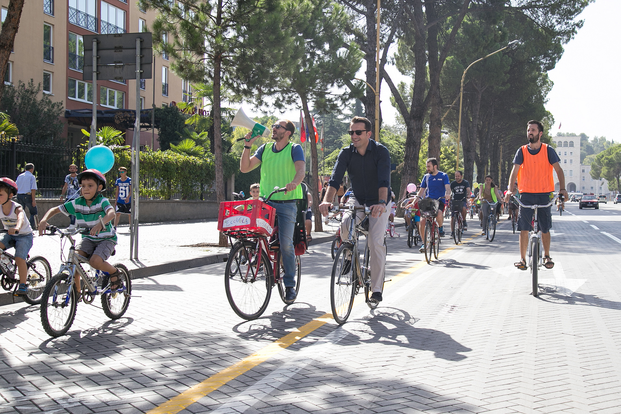 Veliaj_pedalim_me_femijet_(2)_290928