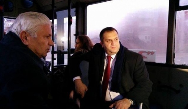 shpend_ahmeti_ne_autobus_duke_1