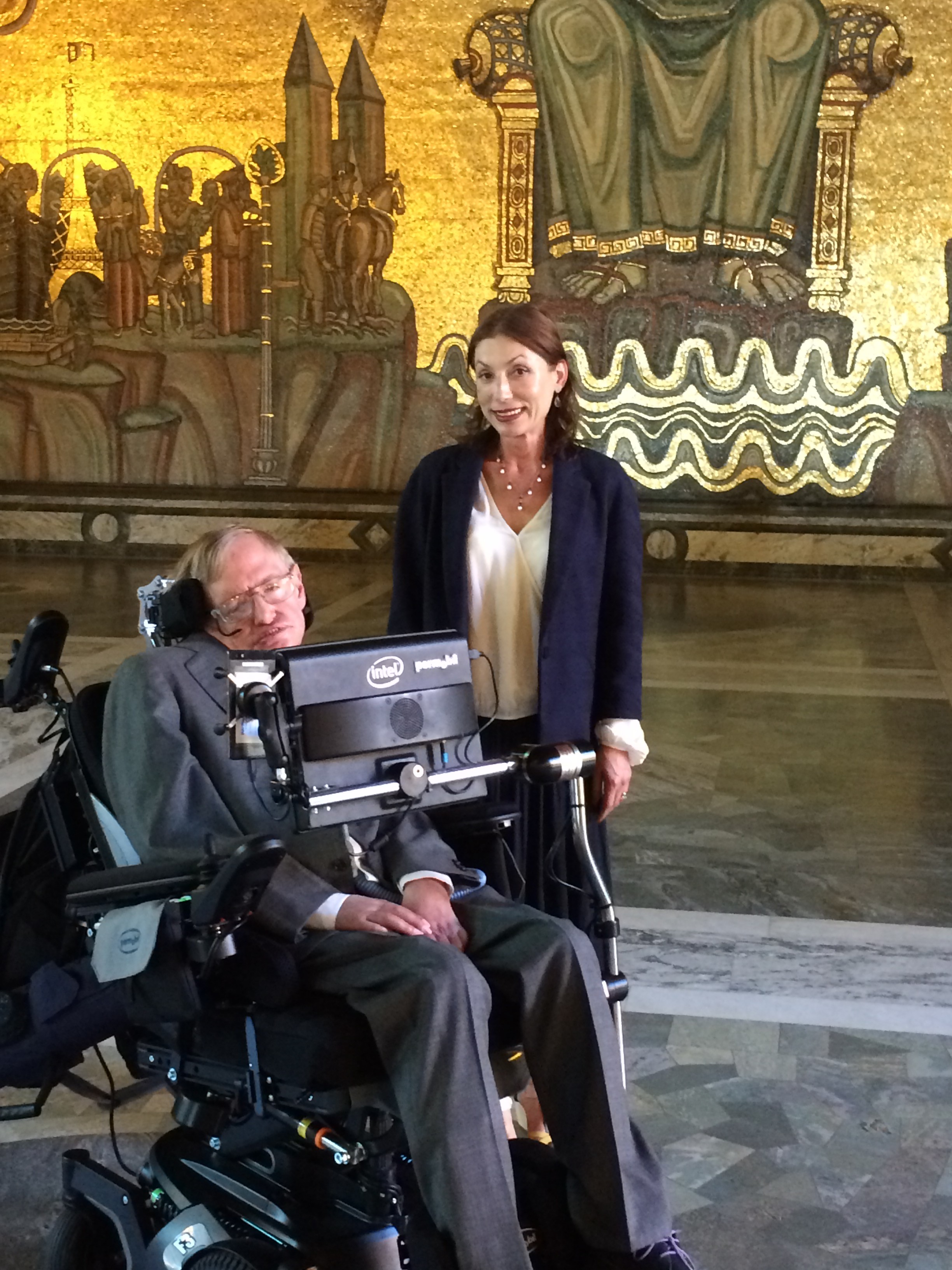 Hawking-and-Laura-at-Stockholm-City-Hall-e1450116242604