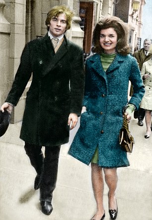 PKT4592-340817 JACQUELINE KENNEDY ONASSIS 1967 Mrs. Jacqueline Kennedy Onassis meets Rudolph Nureyev, as he is in New York with the Royal Ballet. They are pictured walking down the Fifth avenue fashion centre on a shopping trip.