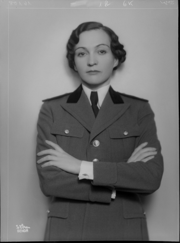Ruhije, Prinzessin von Albanien in Militäruniform