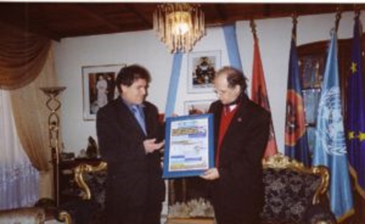presidenti-ibrahim-rugova-e-behlul-jashari-shkurt-2005-ne-60-vjeotrin-e-gazetes-rilindja-300x184v