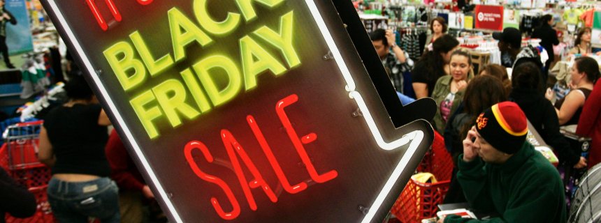 People shop at Target on Thanksgiving Day in Burbank, California November 22, 2012. The shopping frenzy known as "Black Friday" kicked off at a more civilized hour welcomed by some shoppers this year, with retailers like Target Corp and Toys R Us moving their openings earlier into Thursday night. Picture taken November 22, 2012. REUTERS/Jonathan Alcorn (UNITED STATES - Tags: BUSINESS TPX IMAGES OF THE DAY)